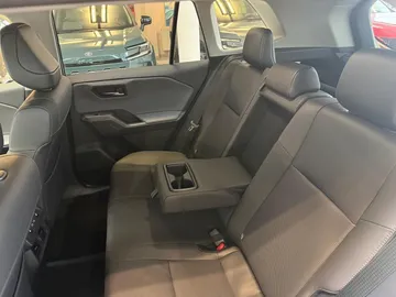 Car image 25