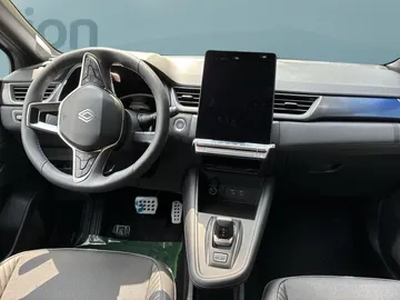Car image 12