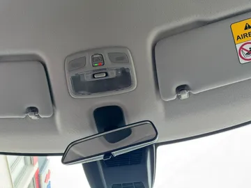 Car image 32