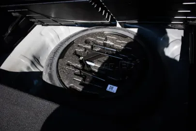 Car image 36