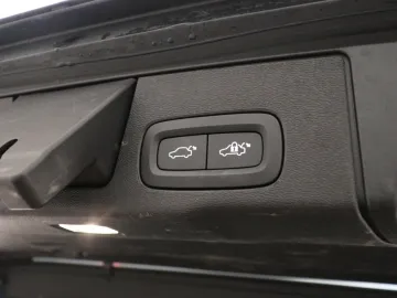 Car image 40