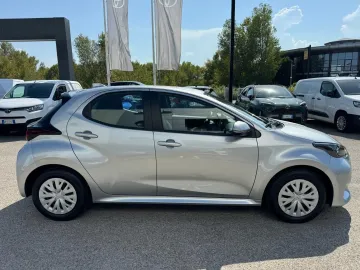 Car image 4