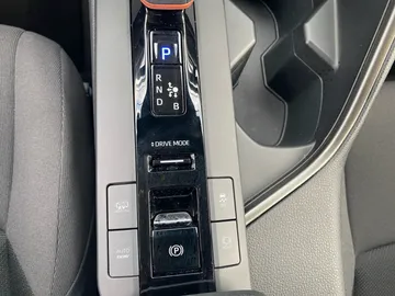 Car image 30