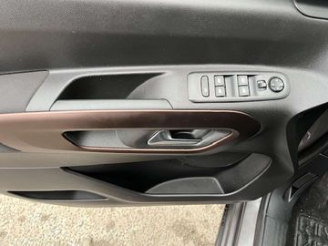 Car image 26