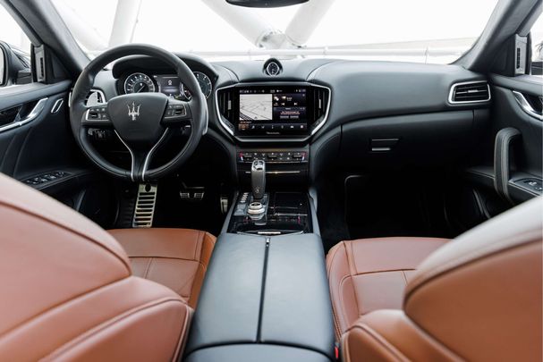 Maserati Ghibli Modena Q4 316 kW image number 7