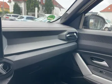 Car image 37