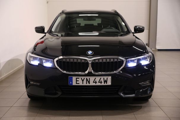 BMW 330e Touring 216 kW image number 2