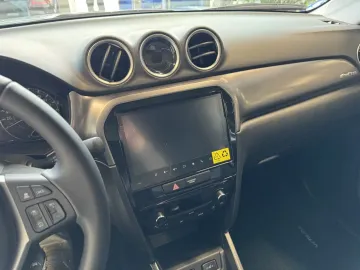 Car image 18