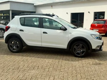Car image 5