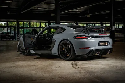 Car image 2