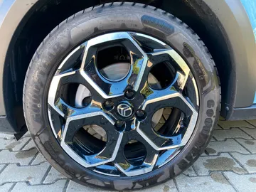 Car image 24