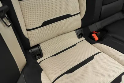 Car image 40