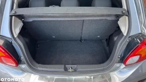Car image 35