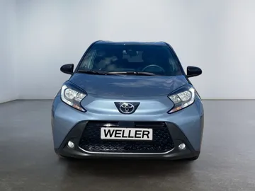 Car image 3