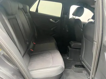 Car image 32