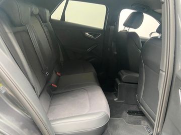Car image 32