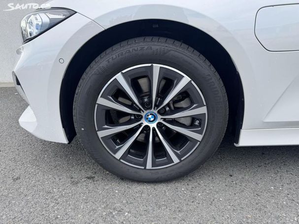 BMW 330e xDrive 215 kW image number 5