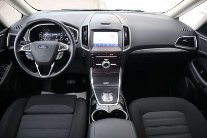 Car image 10