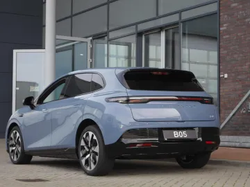 Car image 5
