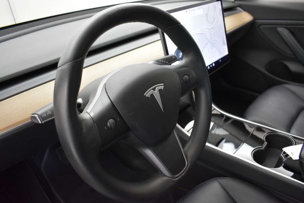 Tesla Model 3 Long Range AWD 258 kW image number 17