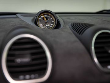 Car image 36