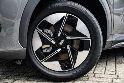 Car image 30