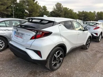 Car image 4