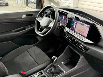 Car image 34