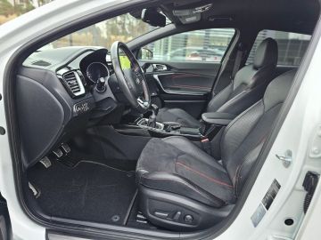 Car image 30