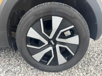 Car image 28