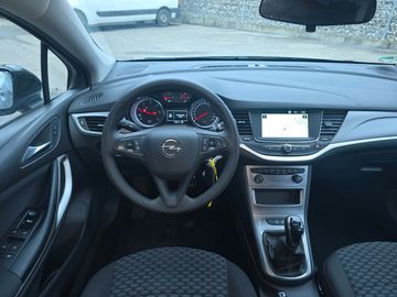 Car image 10