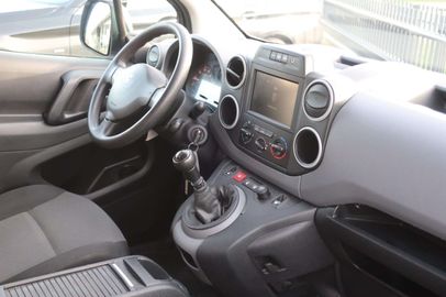 Car image 14