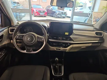 Car image 11