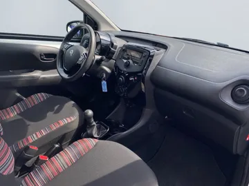 Car image 20