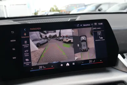 Car image 27