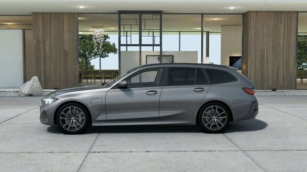 BMW 330e Touring 215 kW image number 5