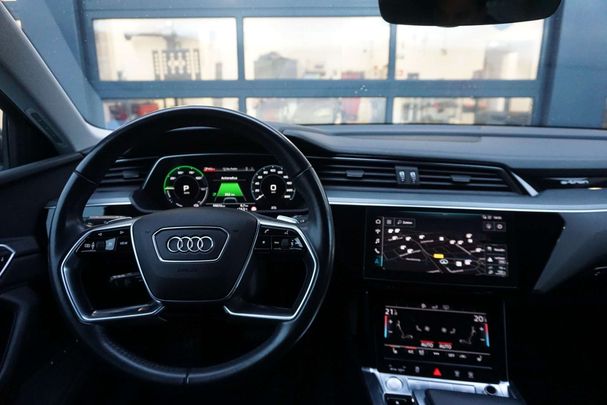 Audi e-tron 55 quattro Advanced 300 kW image number 24