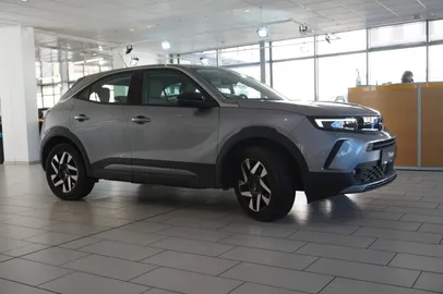 Car image 4