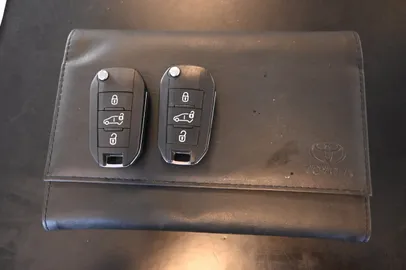 Car image 17