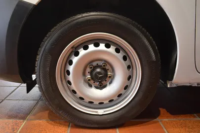 Car image 37