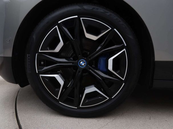 BMW iX xDrive40 240 kW image number 19