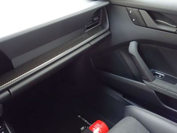 Car image 32