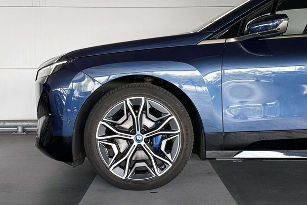 BMW iX xDrive50 385 kW image number 5