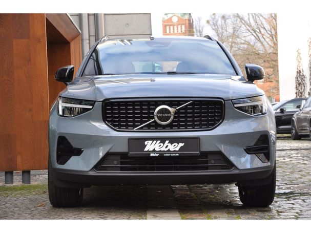 Volvo XC40 B3 Plus Dark 120 kW image number 4