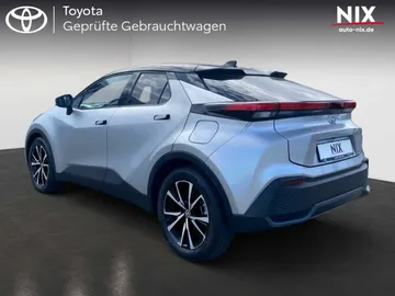 Car image 4