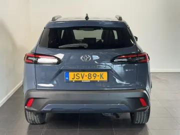 Car image 4