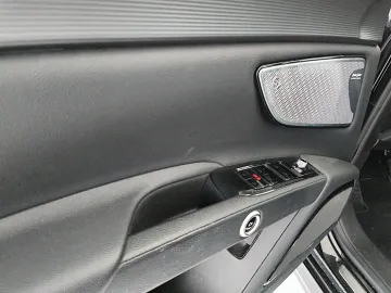 Car image 36