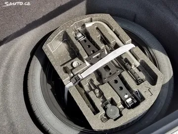 Car image 37