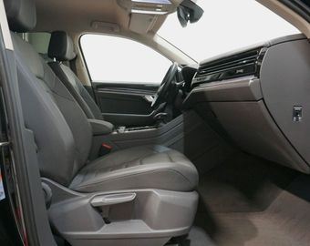 Car image 30