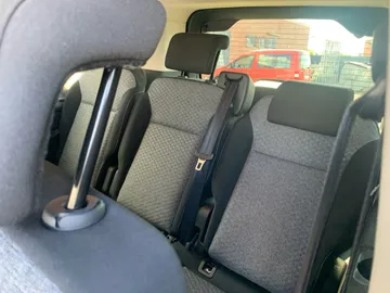 Car image 28